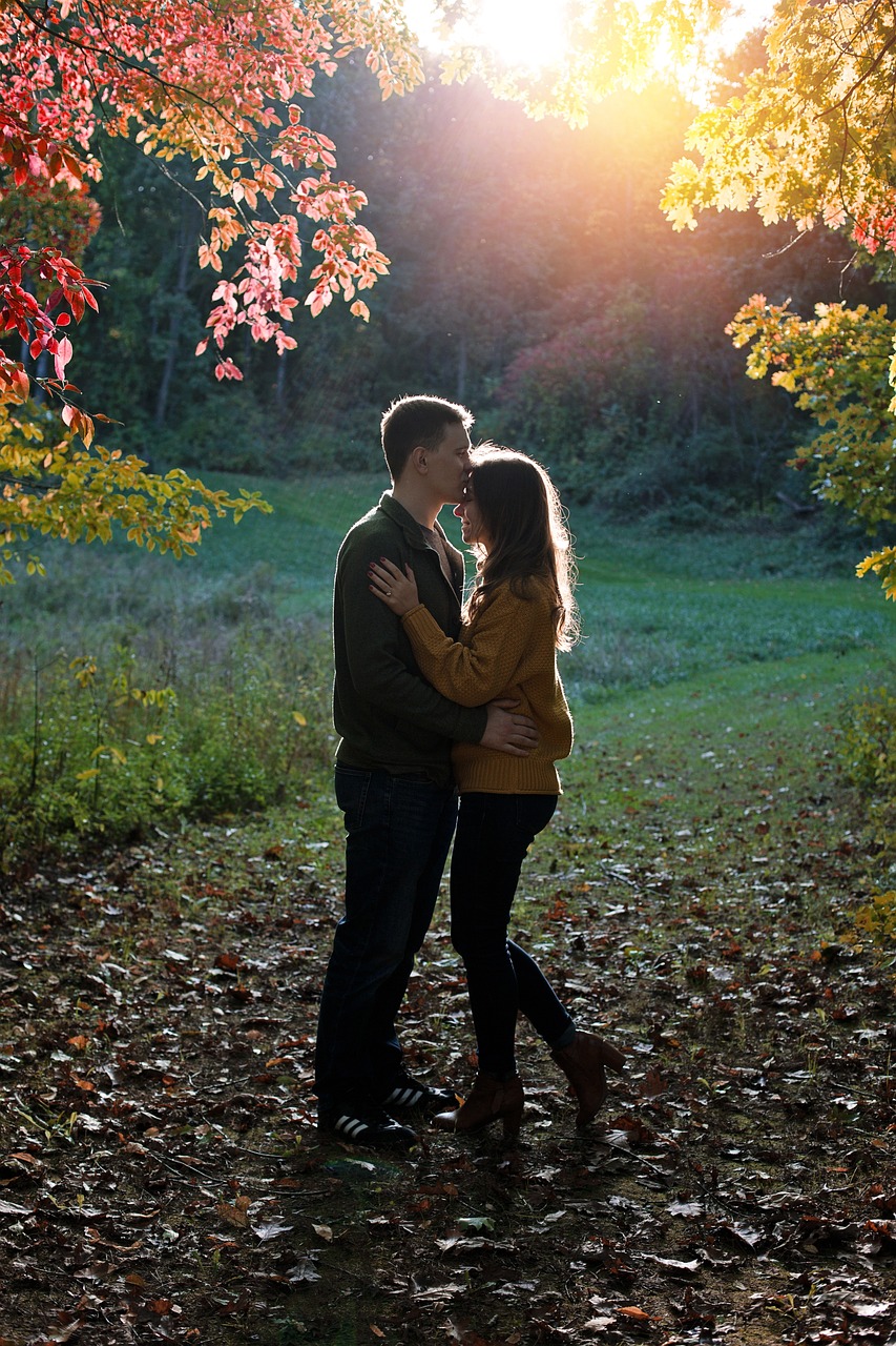 couple, kiss, love-6750228.jpg